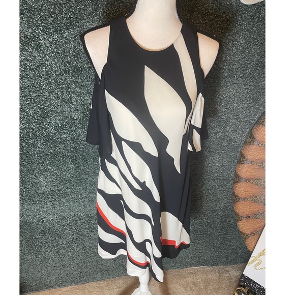 Elle Sasson Ally Leaf Cold Shoulder Dress - Picture 2 of 9